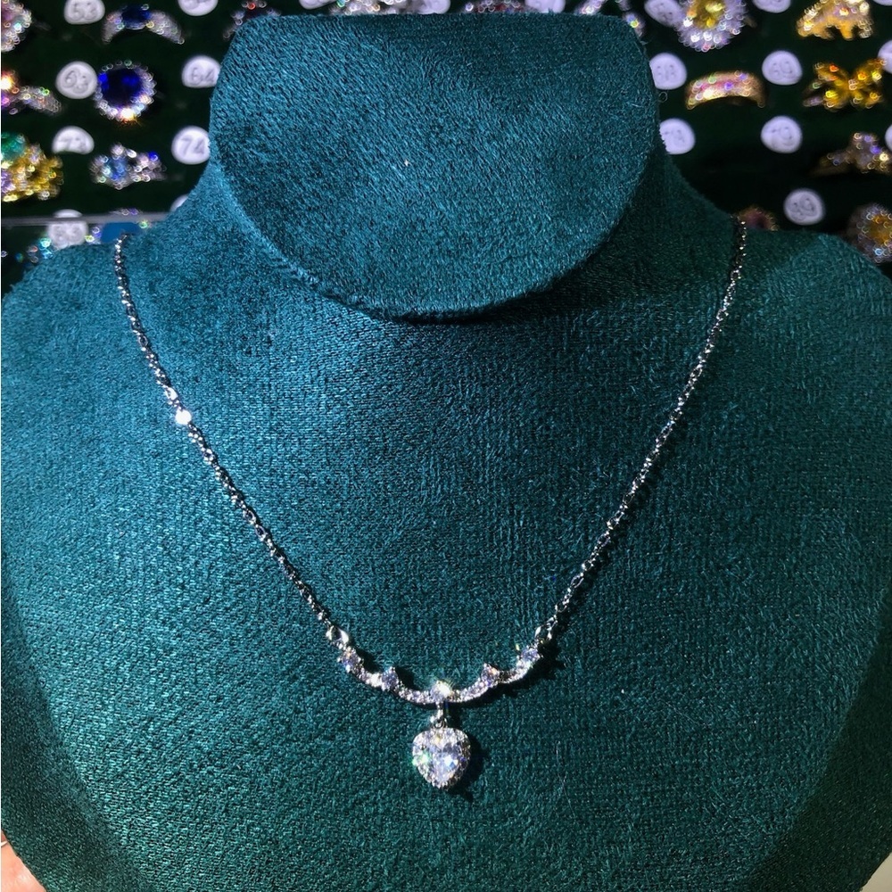 Elegant Silver Necklace with Crystal Accents